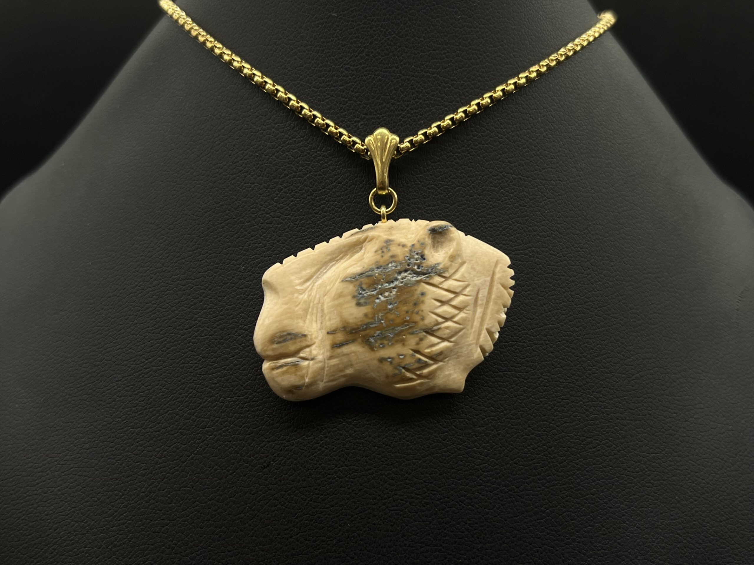 Kette Löwenkopf-Relief