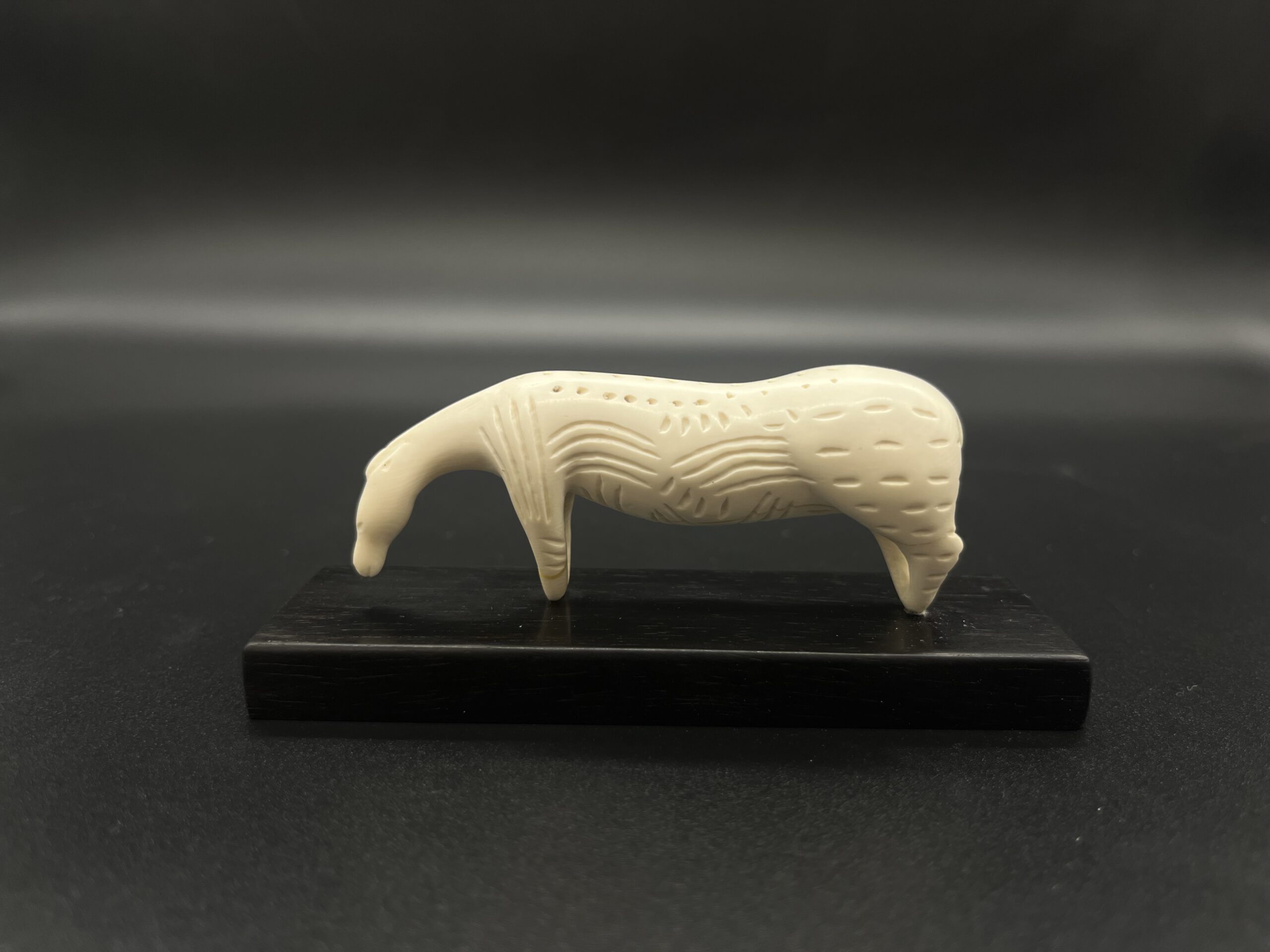 Tier m. Gravierungen