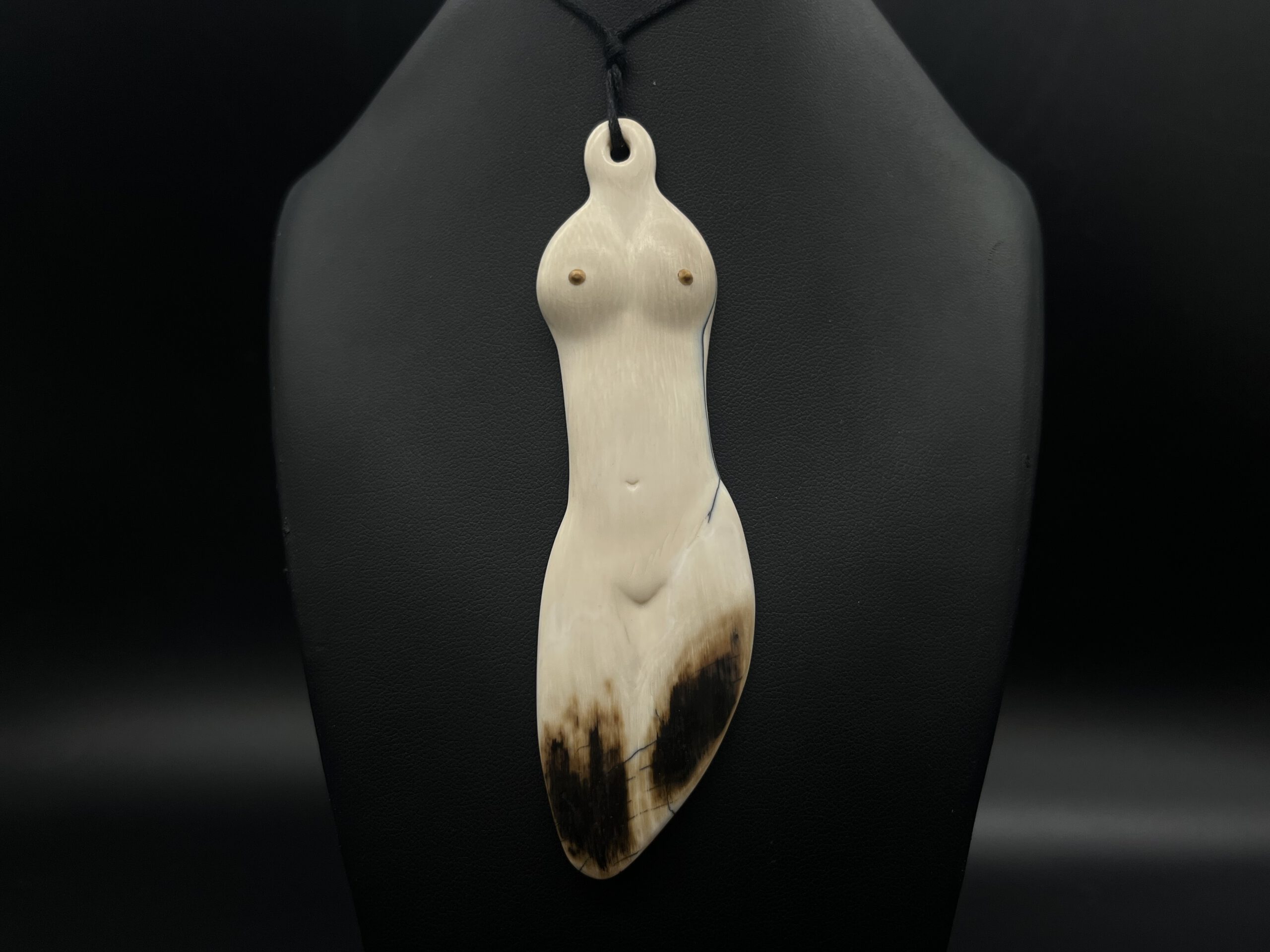 Kette Frauenfigur Relief