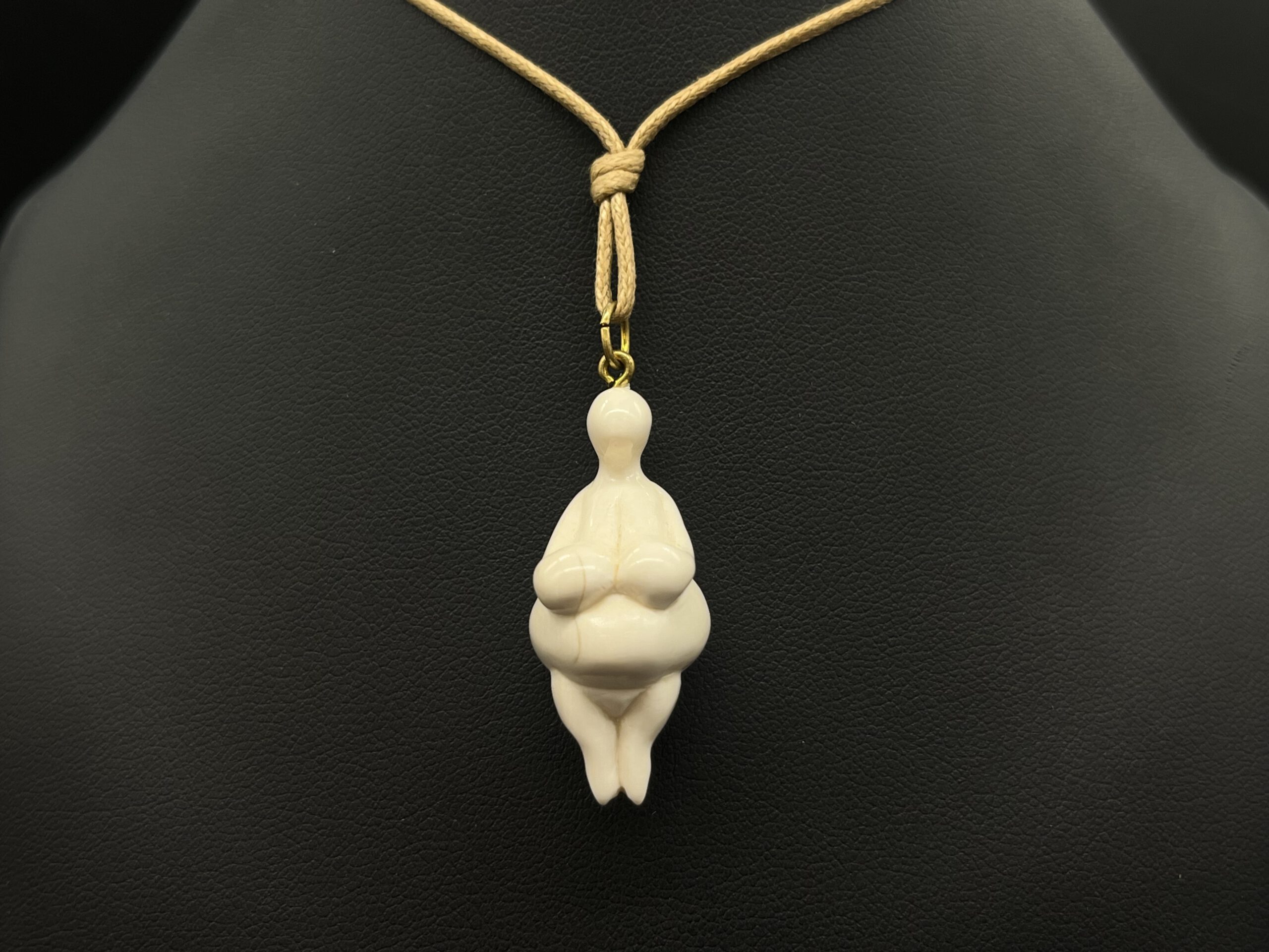 Kette Gagarino Frauenfigur