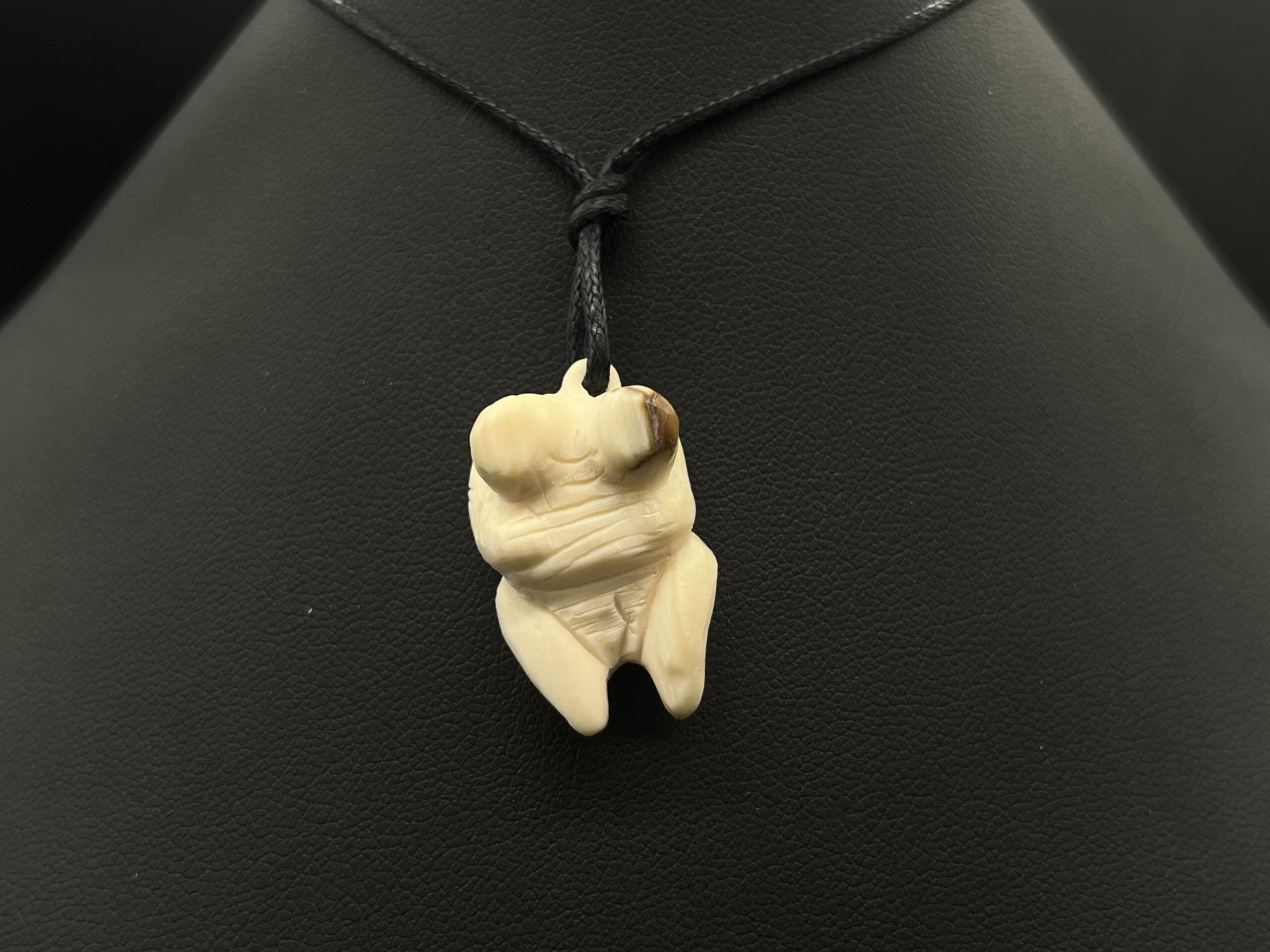 Kette Hohle Fels Frauenfigur