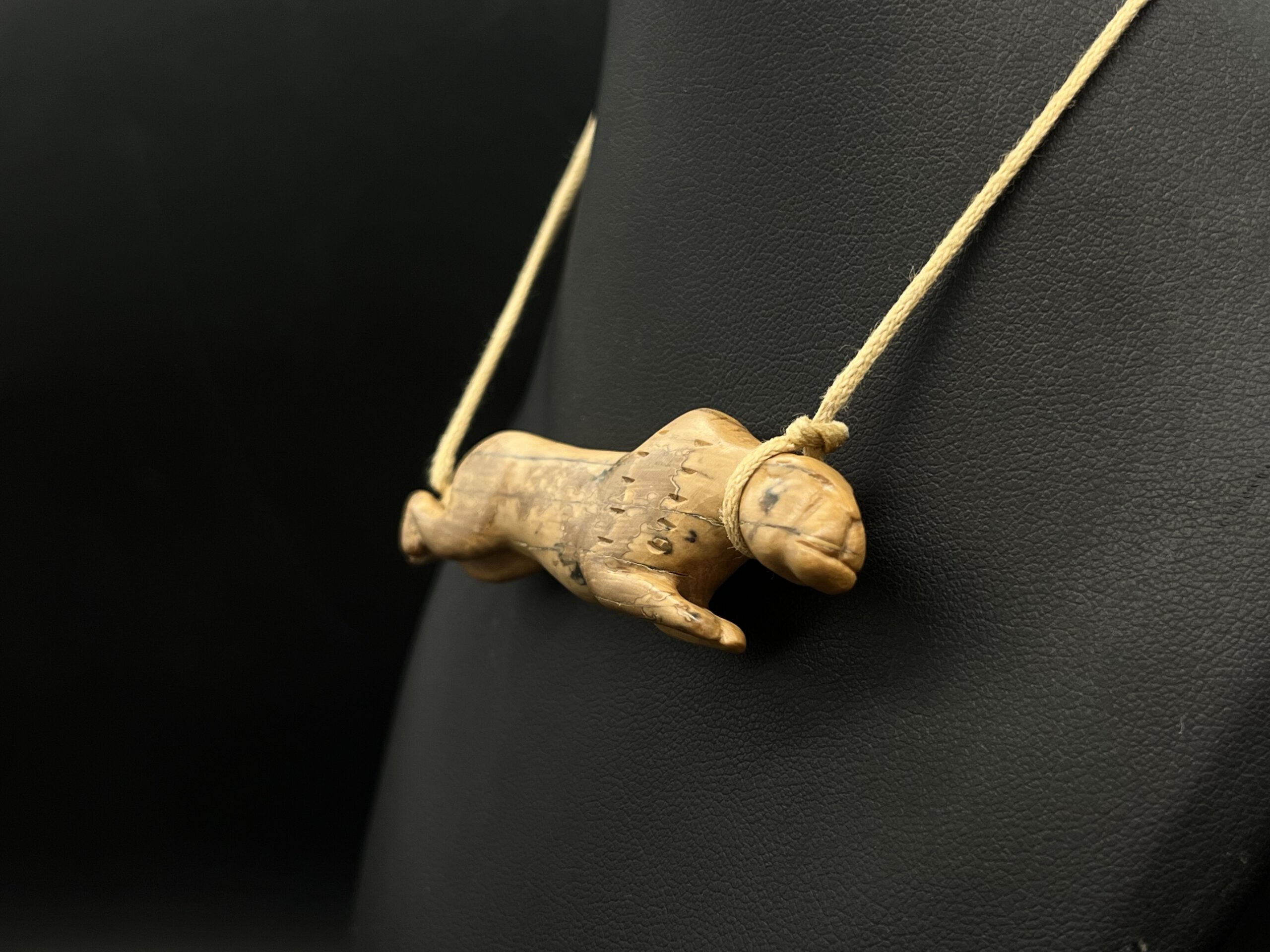 Kette Löwe Vogelherd – Bild 2